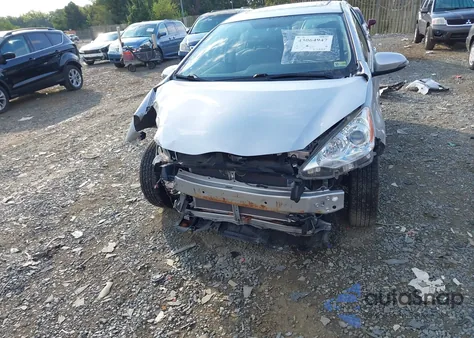 2014 Toyota Prius C z USA, uszkodzony, nr VIN JTDKDTB32E1081512